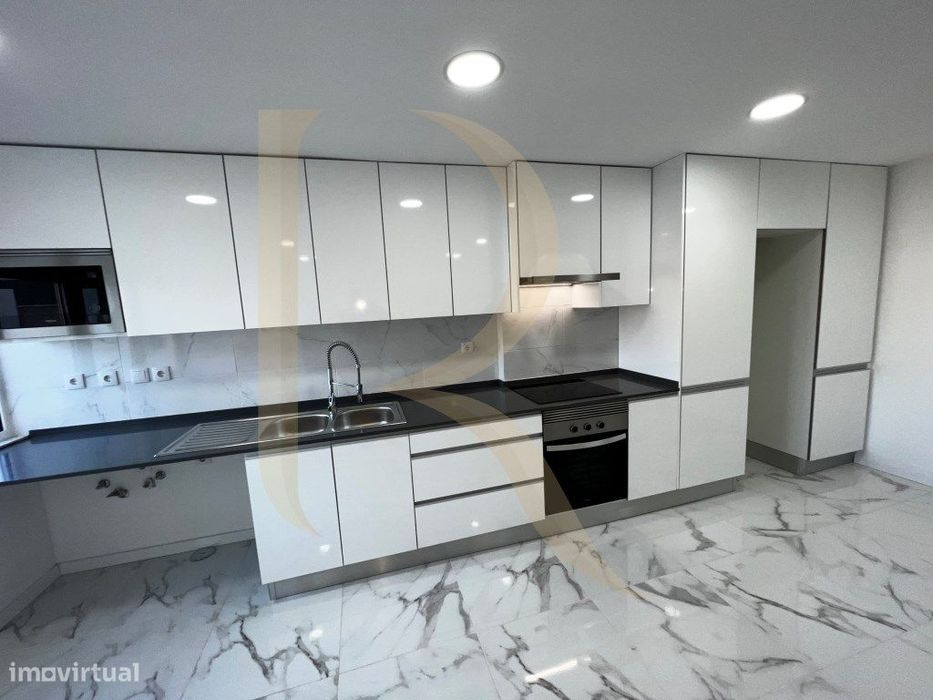 Apartamento T2 com quintal totalmente remodelado no Laranjeiro — Laranjeiro E Feijó, Setúbal
