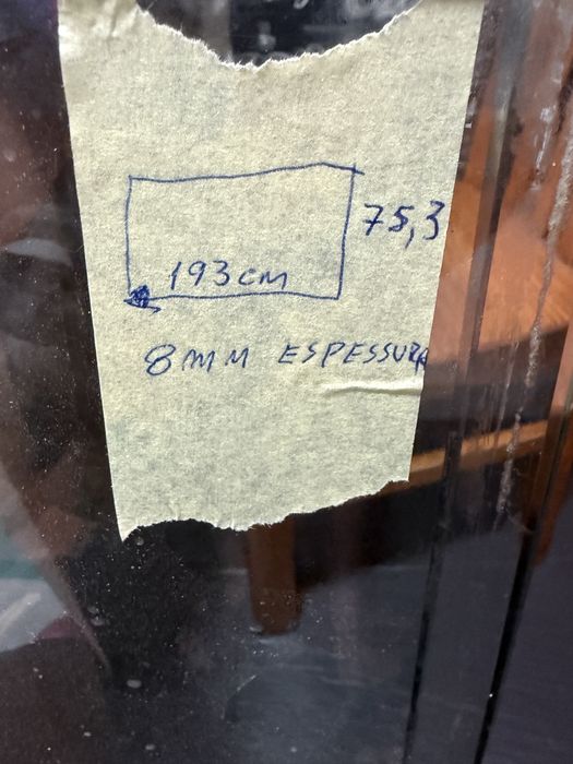 Portas de vidro temperado sem ferragens mas com abertura para as mesmas