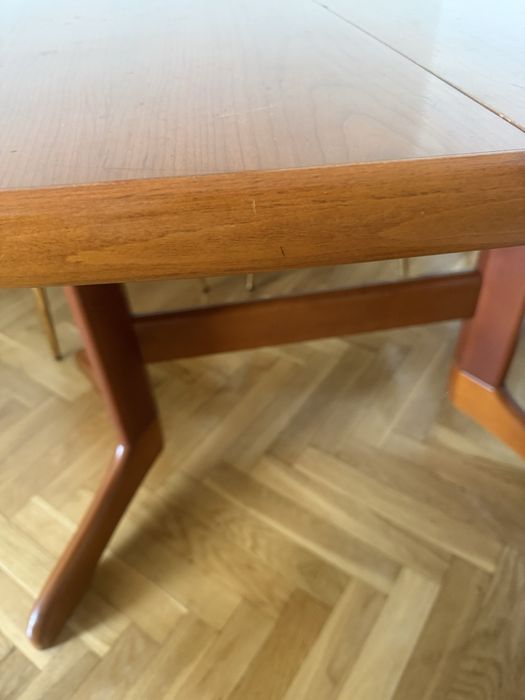 Drewniany rozkladany stol