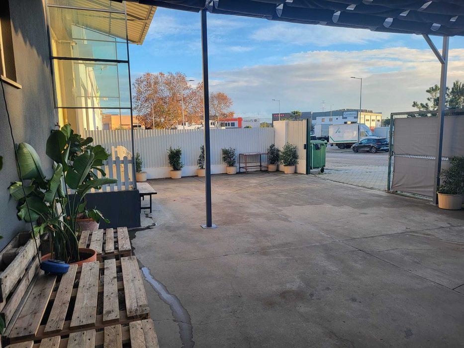 Armazém versátil para arrendamento: total ou metade