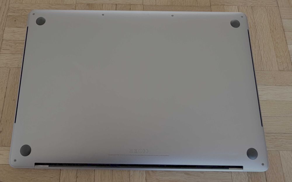 MacBook Pro 15" 2017 i7 – 16GB RAM – Perfeito estado + Caixa e Carregador Originais