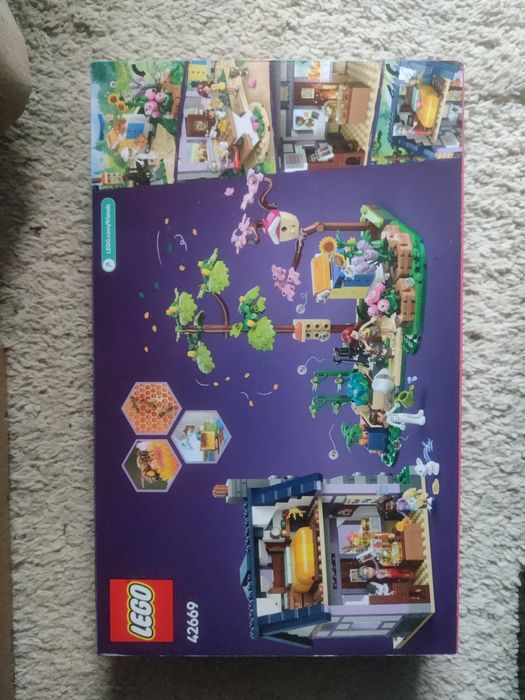 Lego Friends 42669 Dom pszczelarzy i kwiatowy ogród