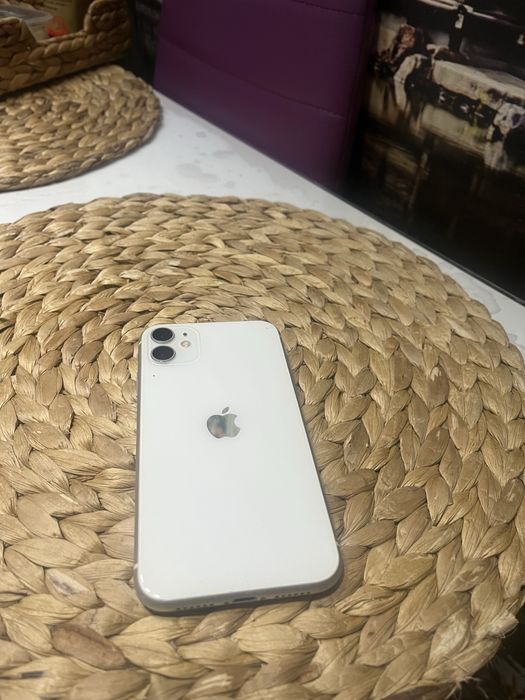 Продам  телефон айфон 11 на 128гБ