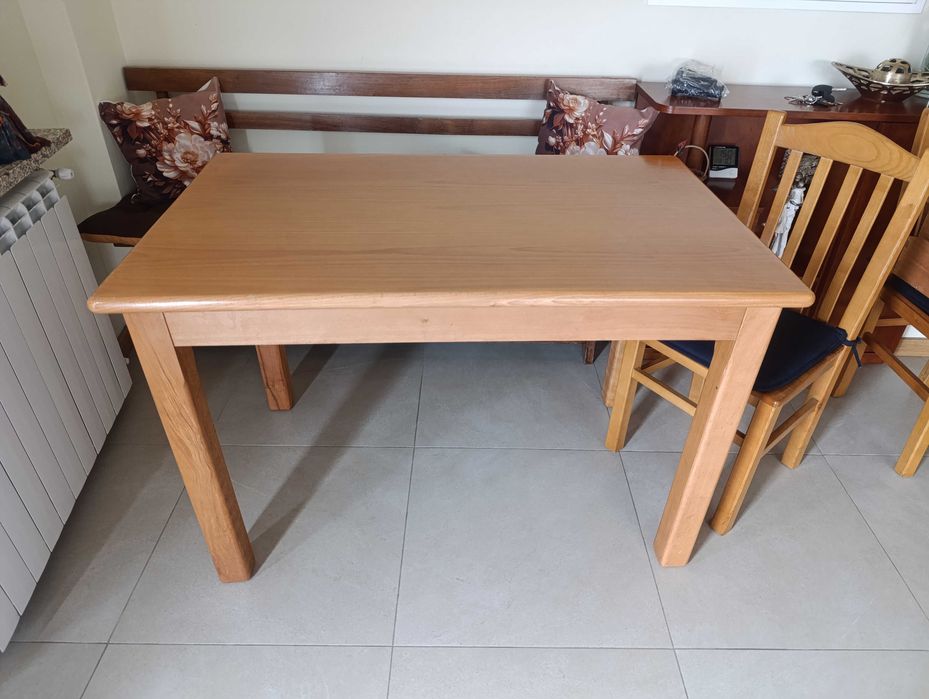 Mesa de cozinha e duas cadeiras