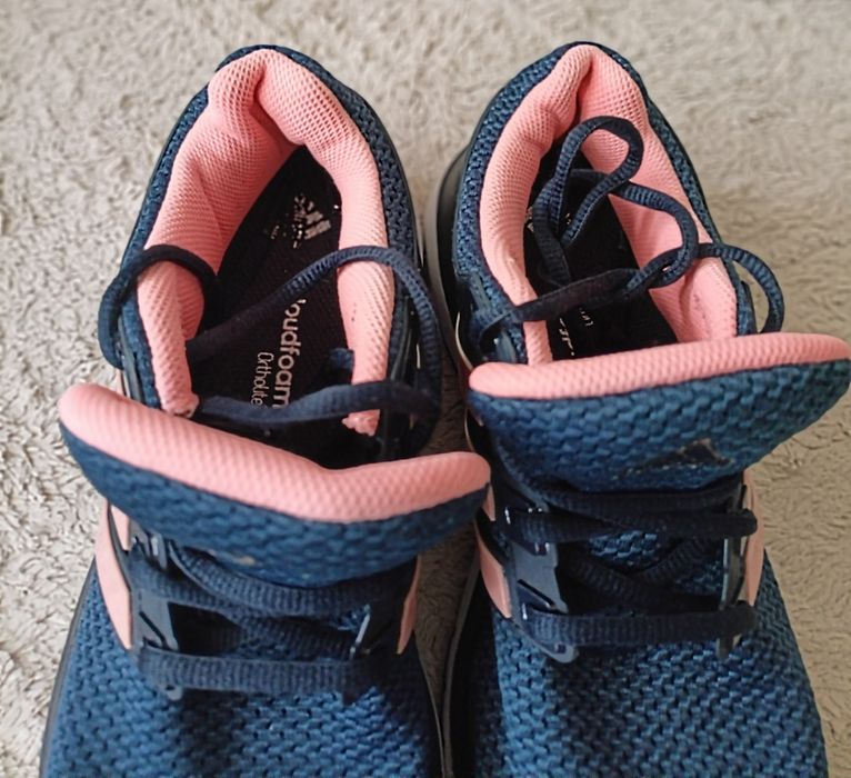 Sprzedam buty Adidas cloudfoam rozm39.
