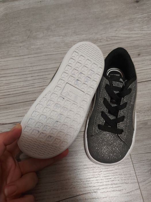 Продам нові фірмові кеди