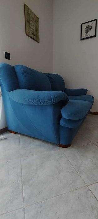Sofá 3 lugares em napele azul