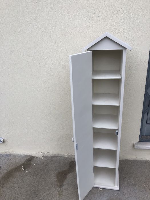 Movel com parteleiras