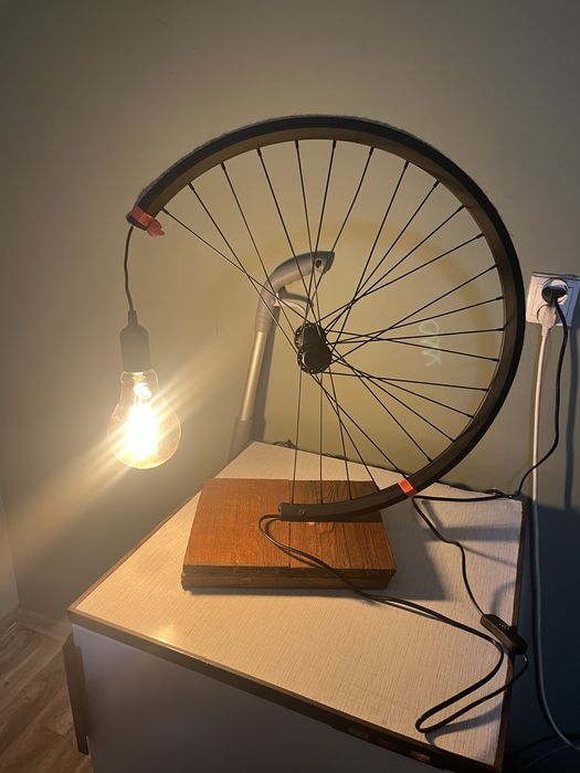 Ozdoby z drewna z porozem , zegarki lampki stoliki kawowe