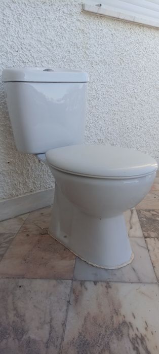 Sanita e depósito de água a funcionar