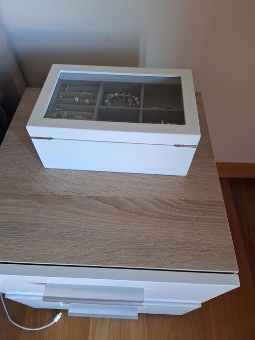 Guarda joias branco como novo