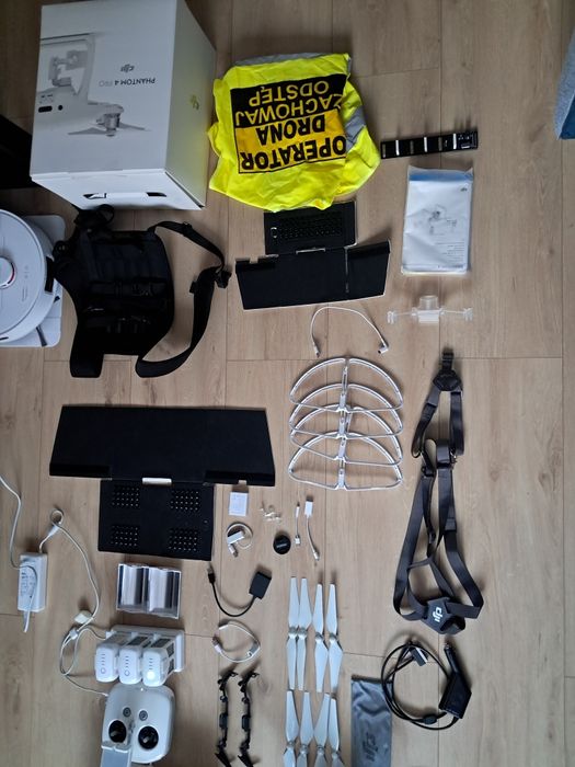 DJI Phantom 4 Pro dron akcesoria duży profesjonalny zestaw idealny stan