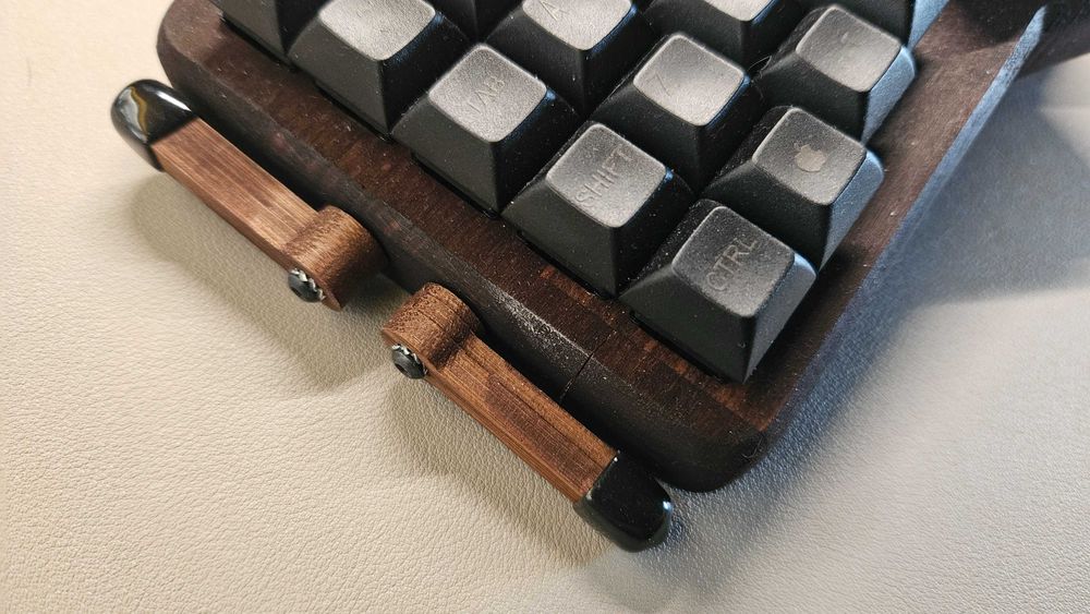 Ergonomiczna klawiatura mechaniczna ErgoDash firmy FalbaTech