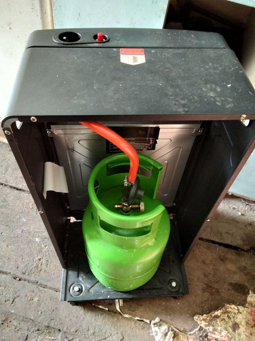 Продам конвектор газовий не працує.кнопка.на запал.газу.разом.збалоном