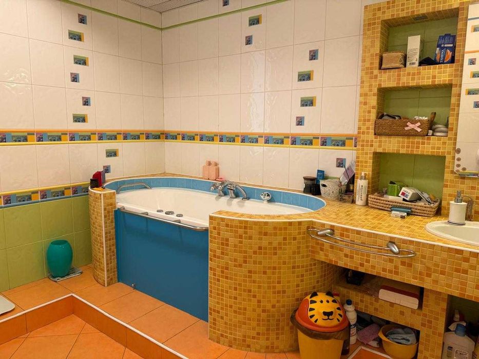 Продам 3к квартиру на  Академіка Чекмарьова 150м