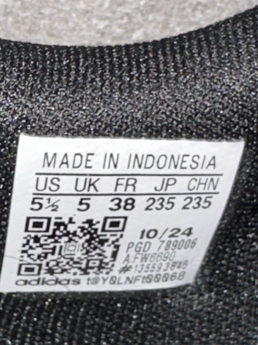 кросівки Adidas 38 розмір шкільні/повсякденні