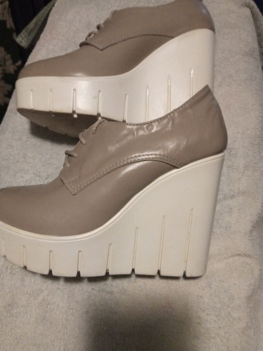 Туфли женские бежевые кожаные