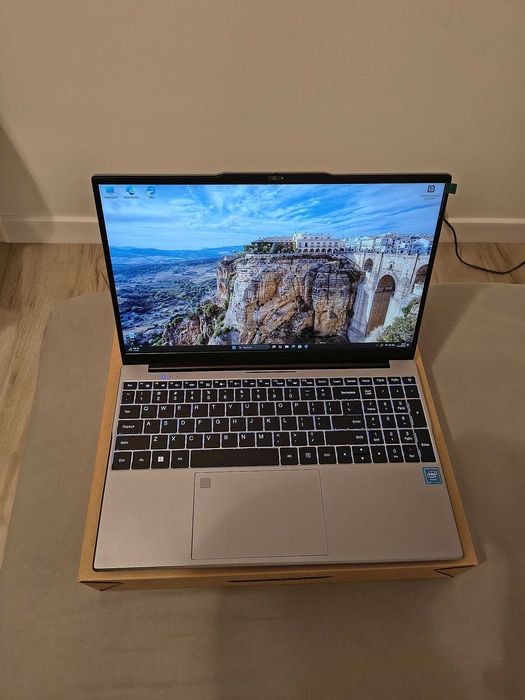 Nowy smukły szybki laptop 3.4GHz/512GB/16GB/WiFi/FullHD/USB-C/Win11Pro