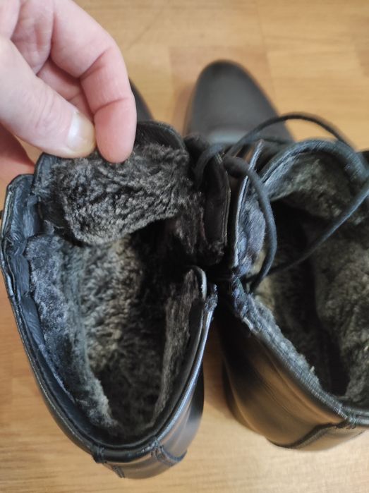 Продам добротне шкіряне зимове взуття