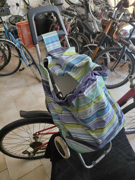 Carrinho para transporte de compras no estado que se encontra 5€