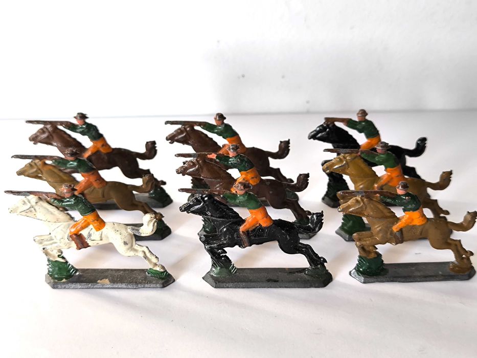 9 Soldados / Bonecos Chumbo RADAR ? - 4cm - Soldadinho a Cavalo