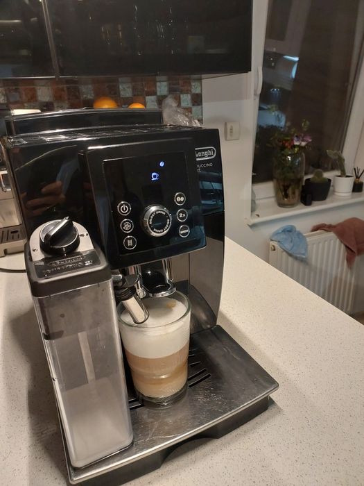 Ekspres do kawy DeLonghi cappuccino smart