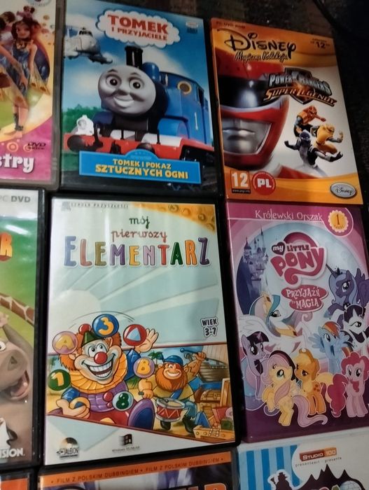 70 płyt DVD z bajkami.