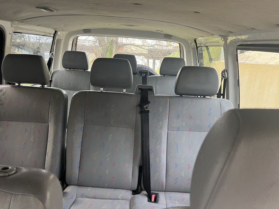 VW Transporter T5 9 lugares