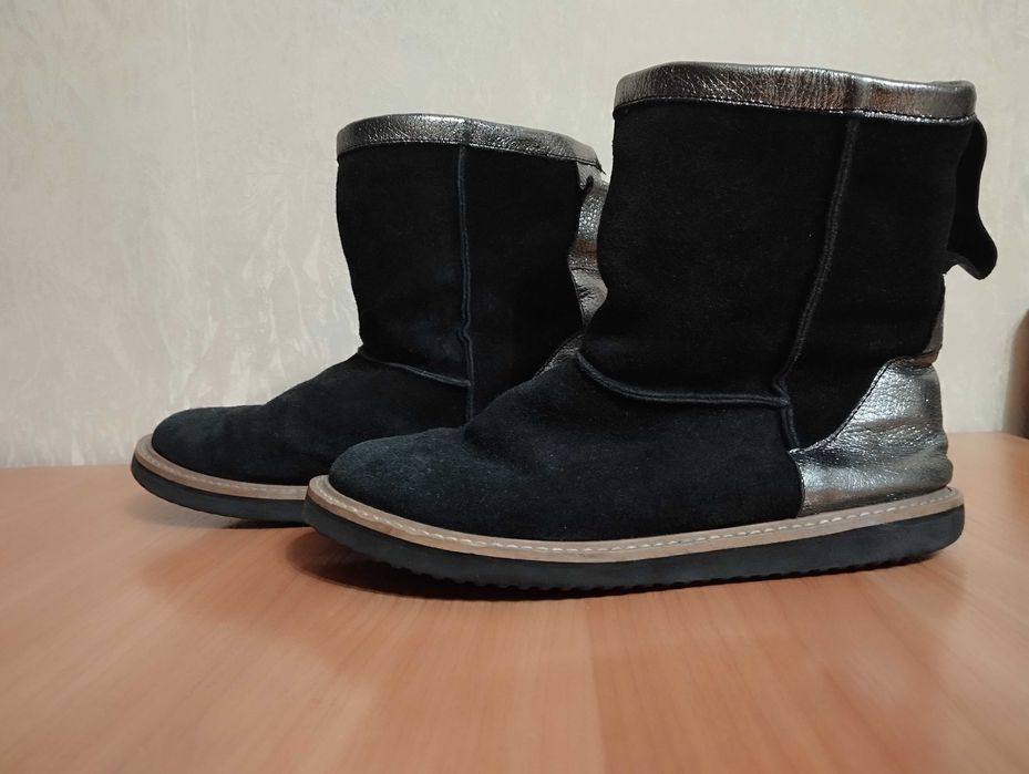 Черевики жіночі зимові 36 розмір, довжина устілки 22 см.