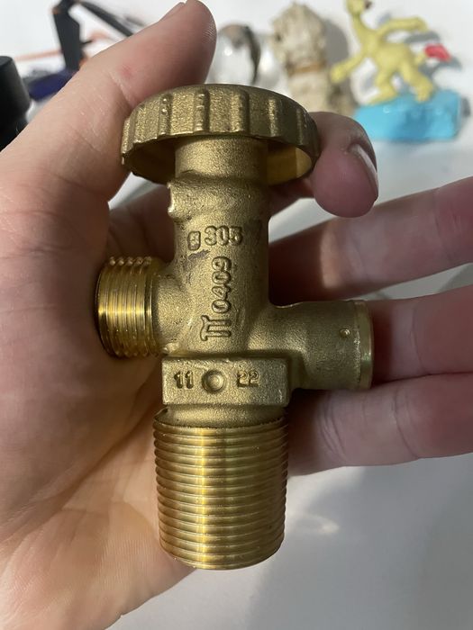 Вентиль на газовий балон Safegas W21.8x1/14-LH