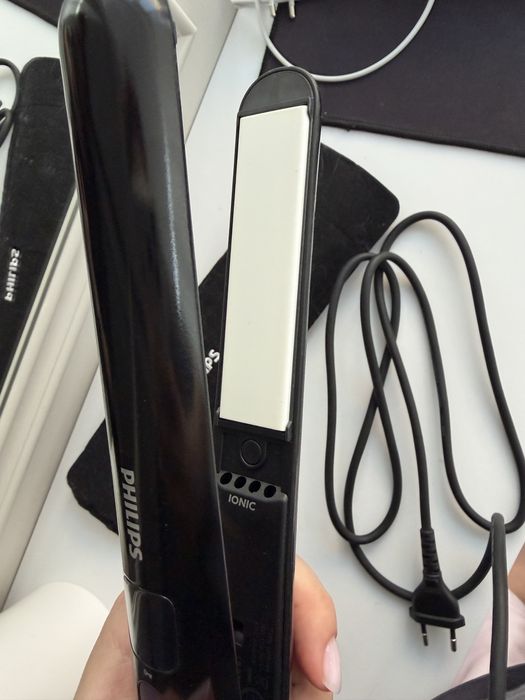 Випрямляч для волосся Philips з іонізацією та керамічними пластинами