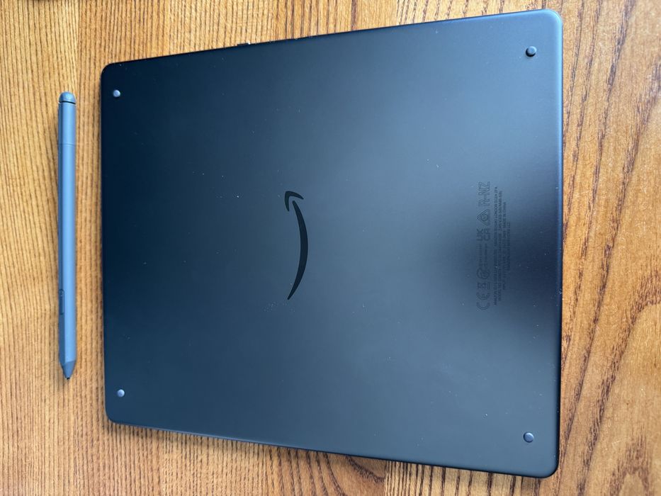 Kindle Scribe 32Gb, rysik premium, 2 x etui (bardzo dobry stan)