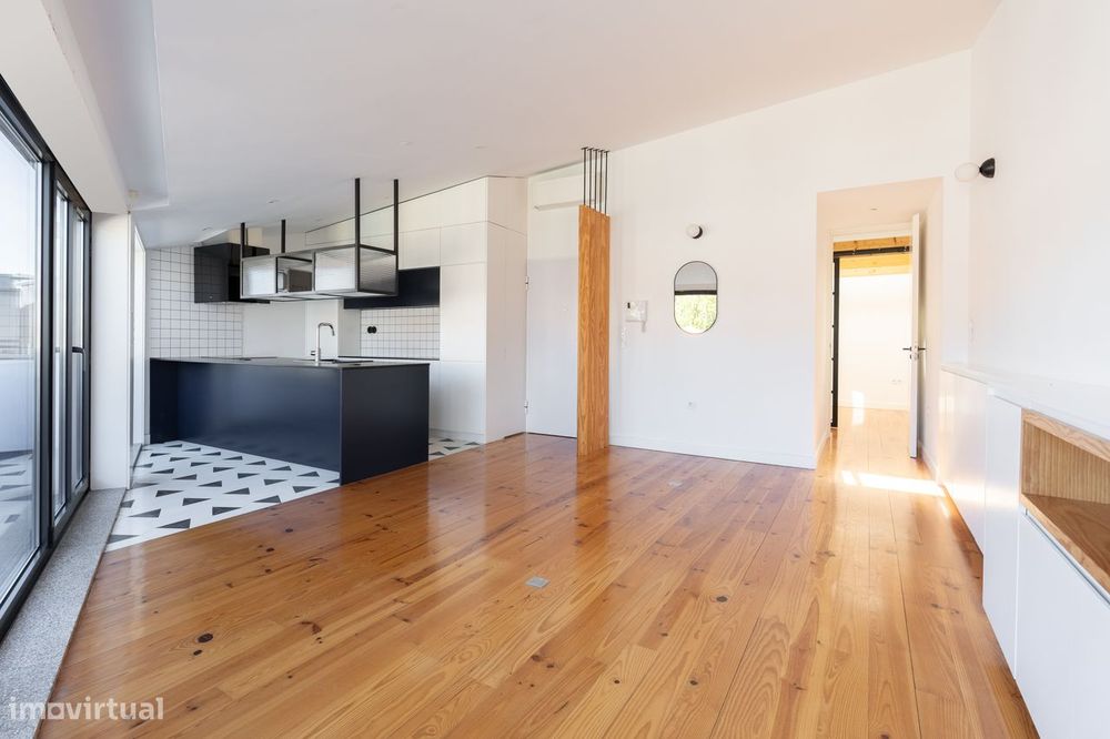 T2+1 moderno com varanda, elevador e ar condicionado