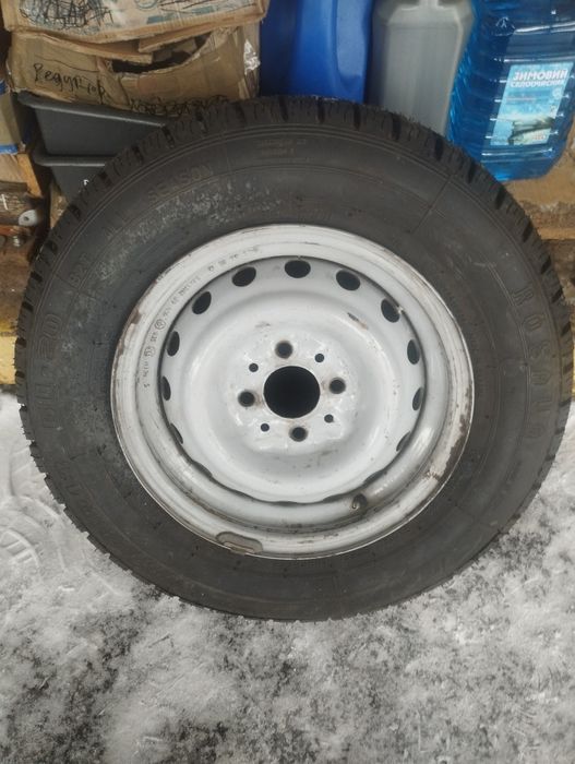 Колесо Жигулі р 13 в зборі, нове,в ходу майже не було.