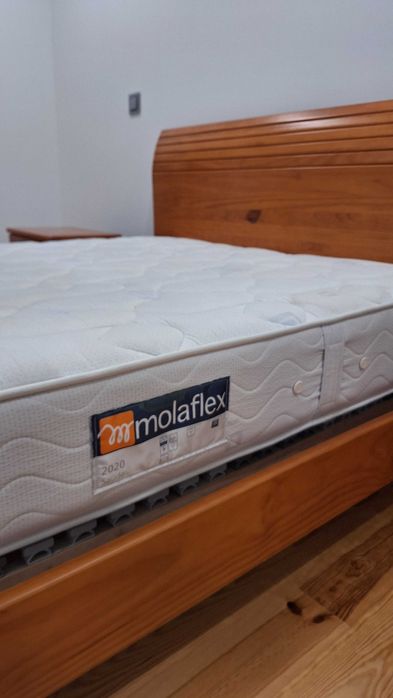 Cama casal madeira maciça, cabeceiras e colchão