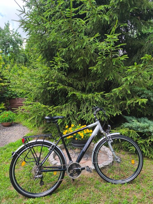 Rower Trekkingowy Cossack – Wyposażony i Gotowy do Jazdy!