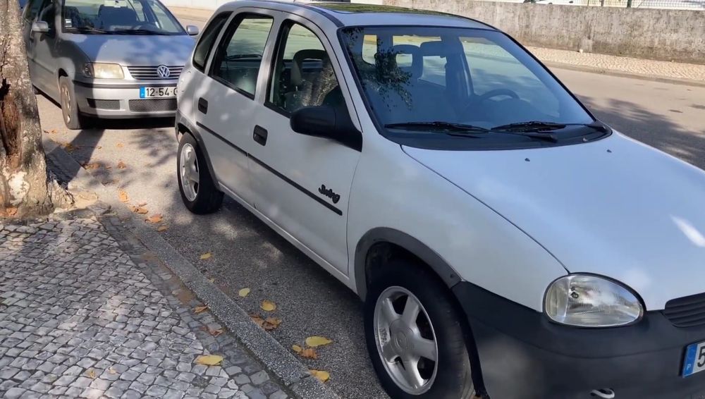 Opel corsa ano 1993 a circular normalmente