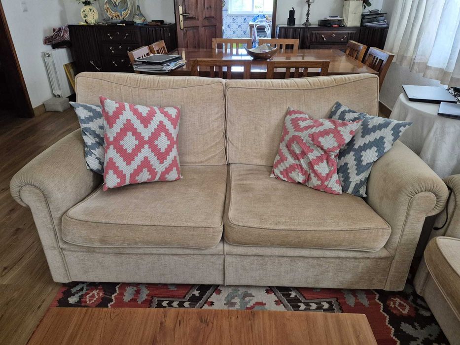 2 sofas , semi novos
