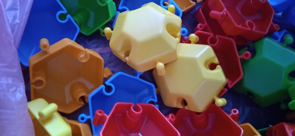 Фігурки з кіндерів різних видів