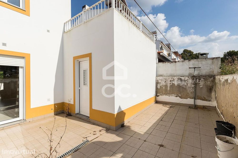 Moradia T3 c/ Quintal, Terraço e Garagem no Loteamento Quinta das Sesm