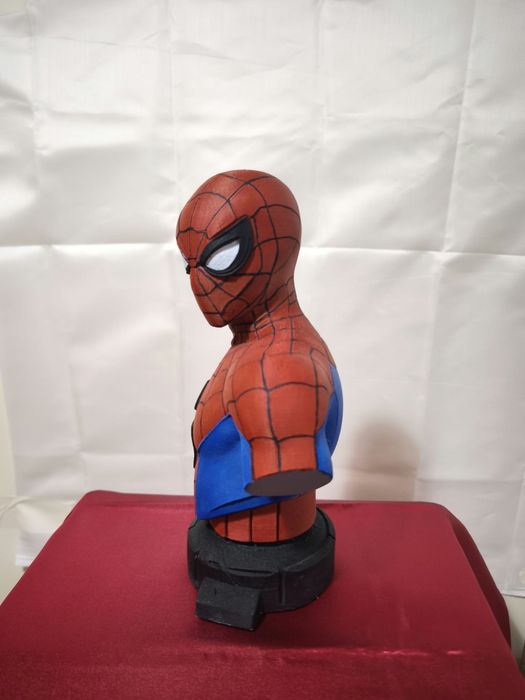 Busto homem aranha
