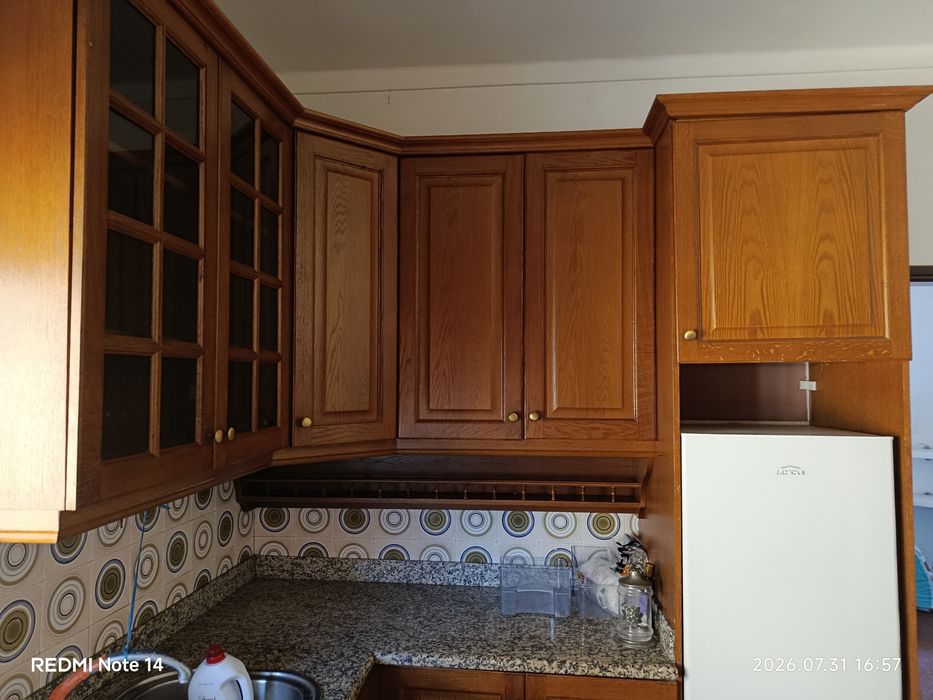 Mobília de Cozinha em Madeira + Bancada em Granito