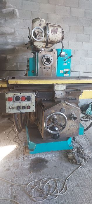 Фрезерний верстат 6д82ш