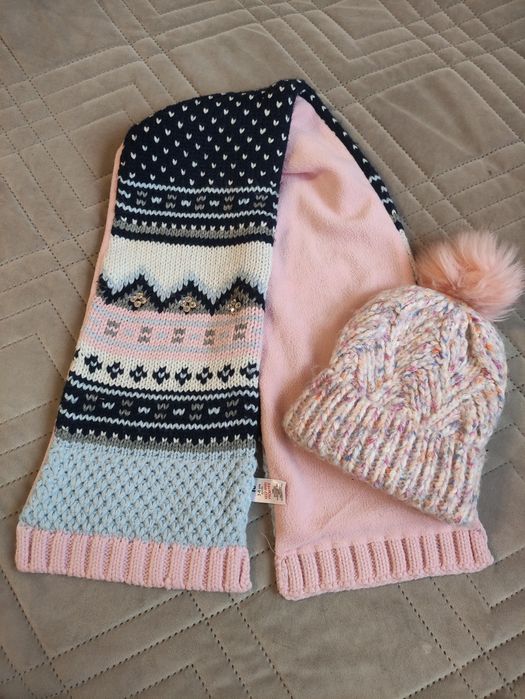 Набір зимовий шапка і шарф фірми Tu. Розмір 52 на 2 роки