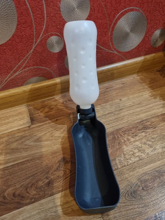 Поїлка для собак.