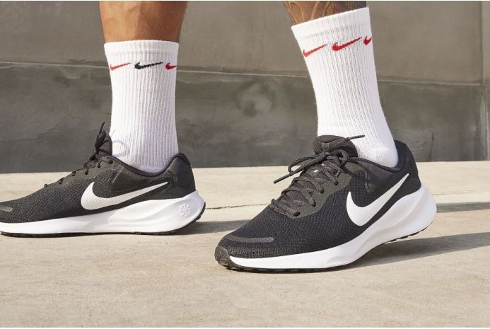 Кросівки NIKE REVOLUTION 7. Розмір 46