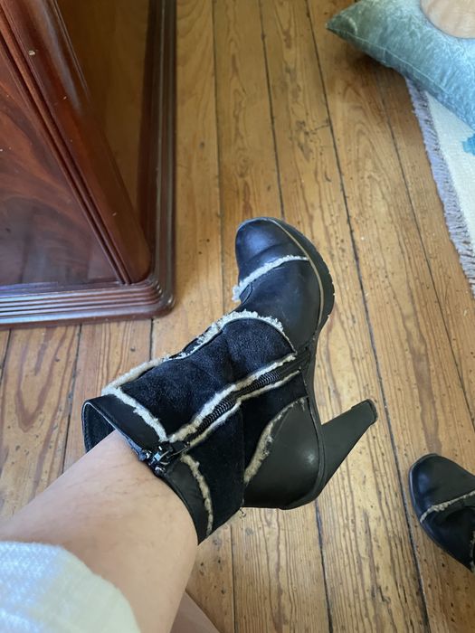 Botas em pele pretas