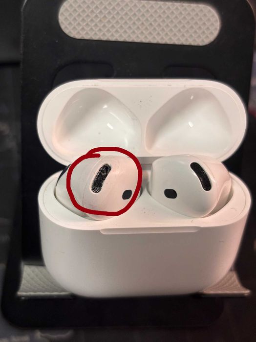 AirPods 4 uszkodzone