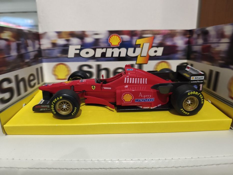 Miniaturas de 7 carros de vários tamanhos e preços