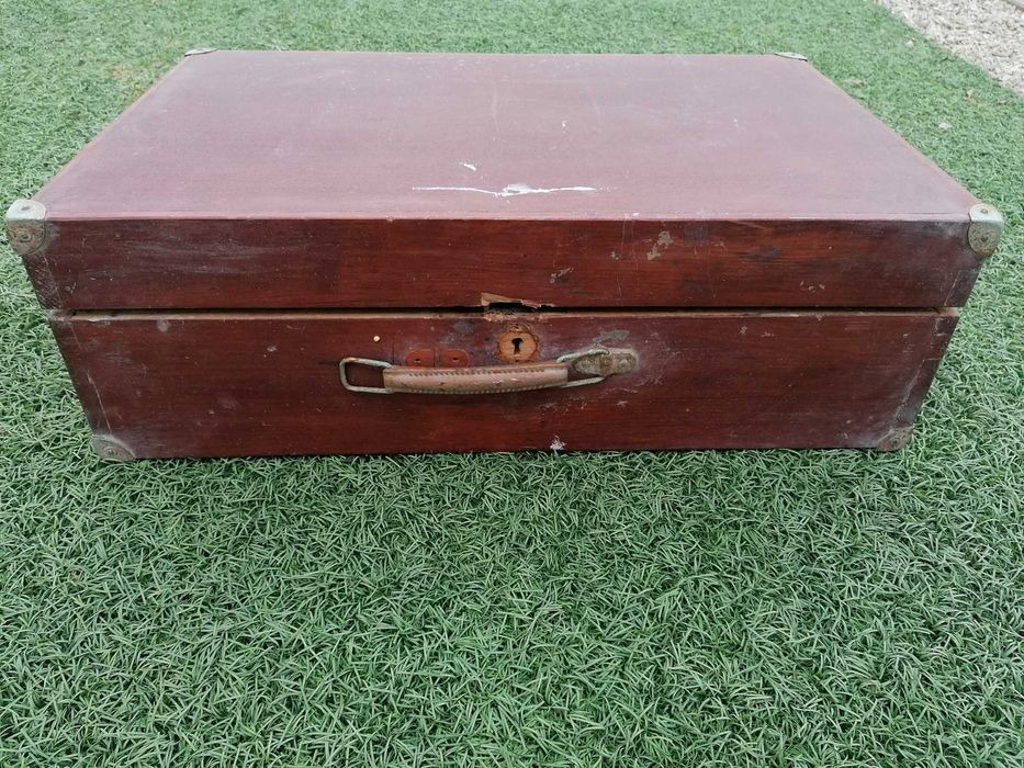 Mala antiga de carpinteiro